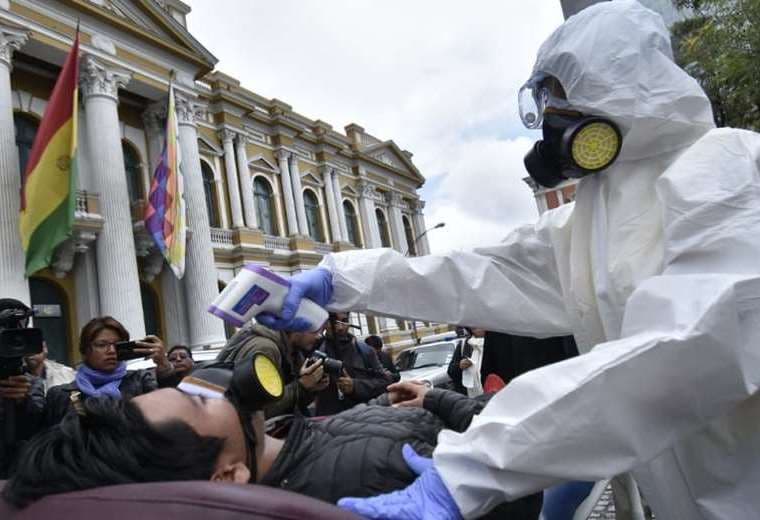 En Oruro hubo simulacros para enseñar cómo tratar a enfermos con coronavirus/Foto: archivo