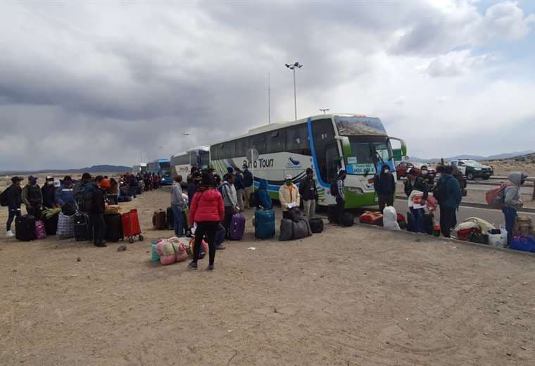 Bolivianos que llegaron a la frontera (Foto:Emilio Castillo)