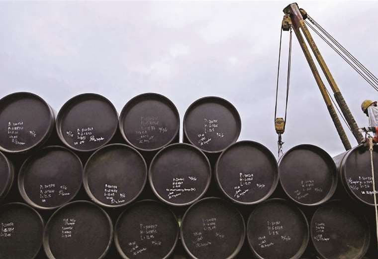 En su penúltimo día de cotización, el barril de petróleo caía casi 90%.