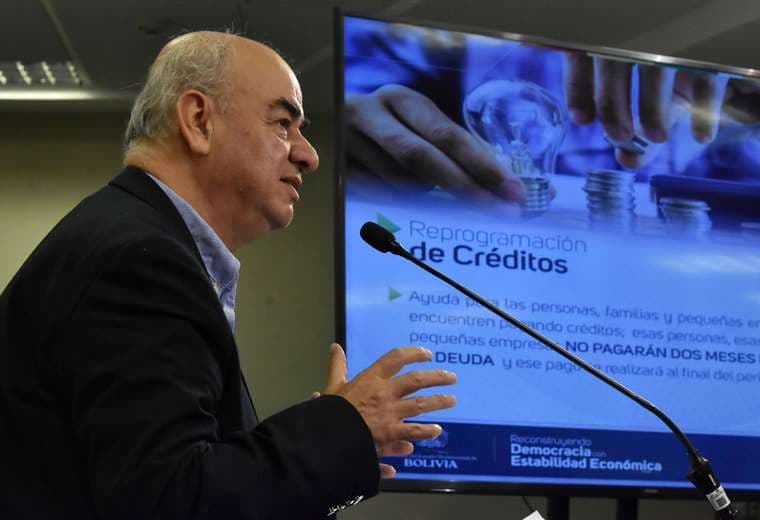 El ministro de Economía, José Luis Parada, habló de los esfuerzos que hace el Gobierno para apoyar el aislamiento social/Foto: APG Noticias