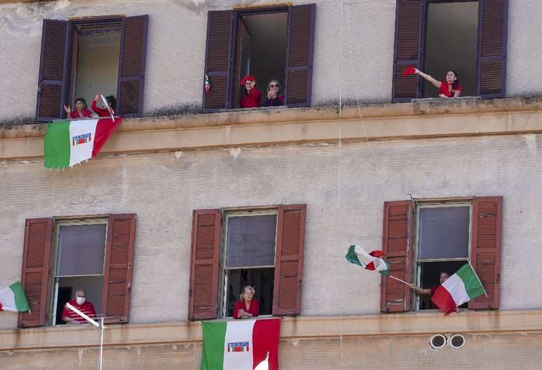 Los italianos cantaron 'Bella ciao' desde sus balcones