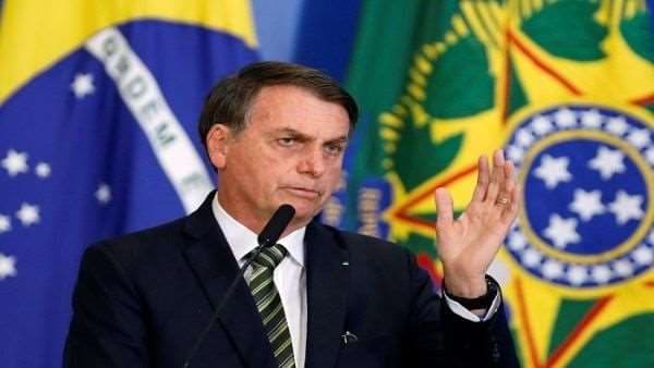 Bolsonaro es cuestionado por su manejo de la crisis sanitaria