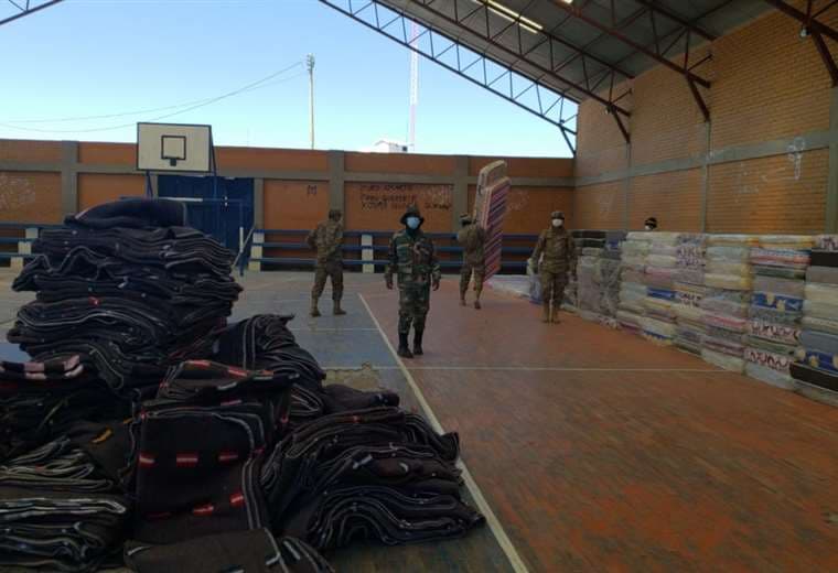 Frazadas y colchones para el campamento en Pisiga. Foto: Ministerio de Defensa