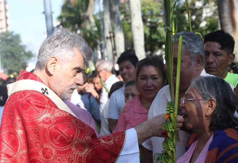 El monseñor Sergio Gualberti celebrará la misa de ramos, aunque no desde el atrio de la catedral Foto: Jorge Ibáñez