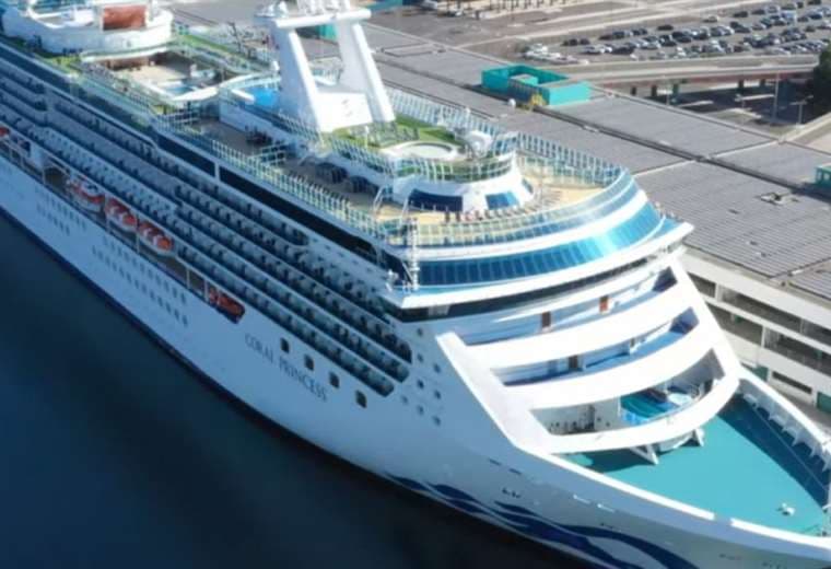 Crucero "Coral Princess" con dos muertos y varios enfermos  atraca en Miami