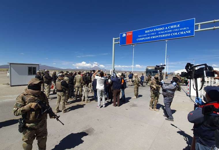 Las autoridades afirman que no quedó ningún boliviano en territorio chileno de los que estaban en Huara 