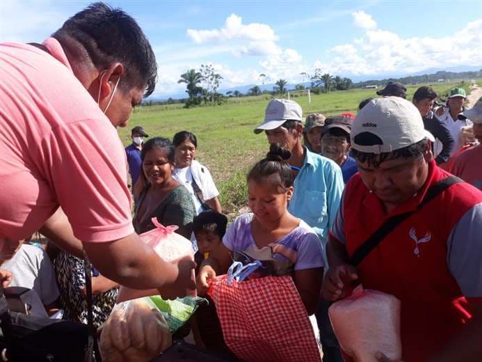 En anteriores emergencias, la Gobernación también ha llevado asistencia a familias crueñas. Foto: El DEBER