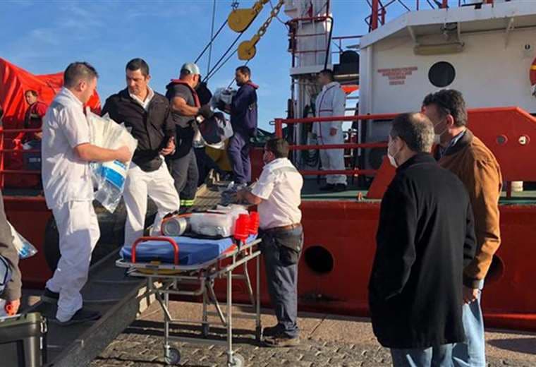 Más de 80 casos de coronavirus en crucero australiano anclado en Uruguay