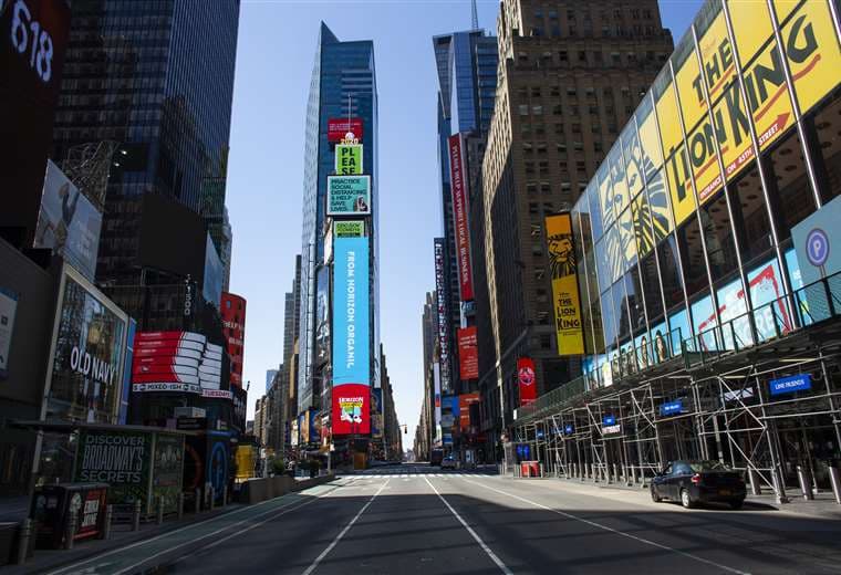 Calles prácticamente vacías en Times Square en Nueva York. Foto AFP