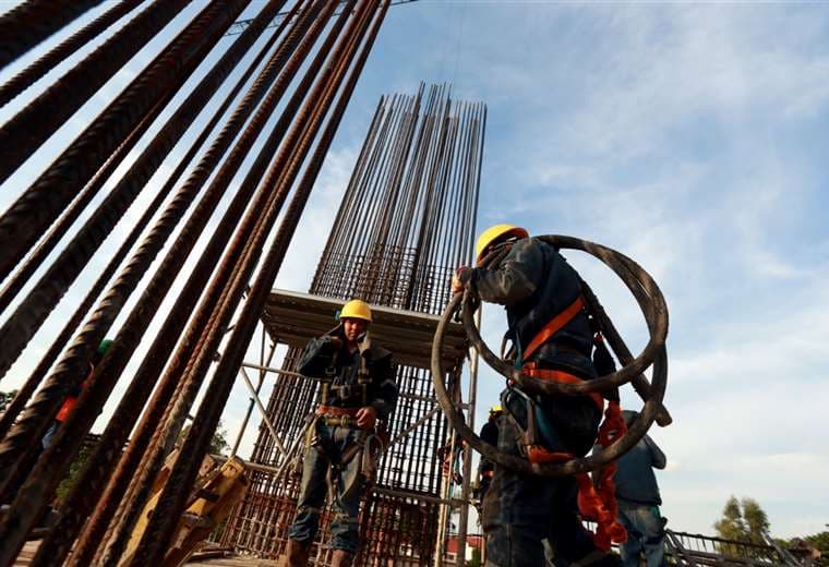 La paralización de obras es uno de los principales problemas en el sector de la construcción, otro de los grandes afectados. Foto: Ricardo Montero
