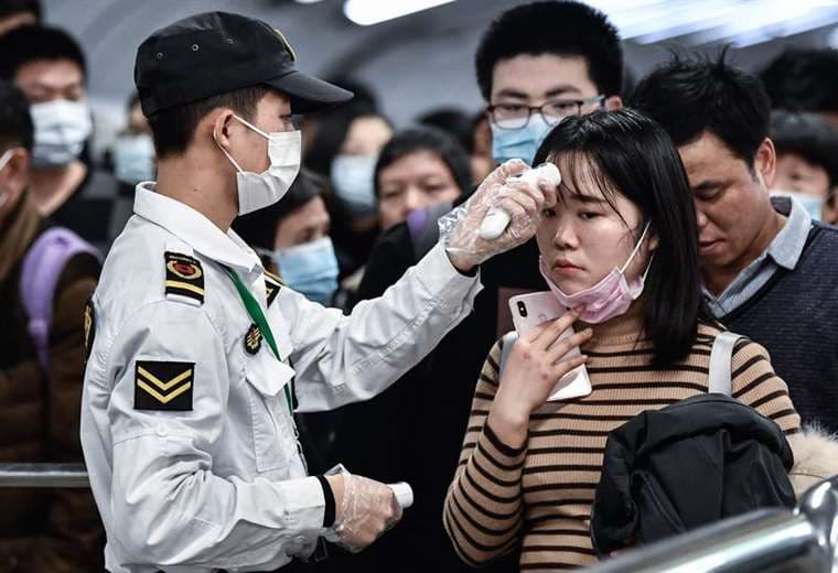 Se levantó el cierre de la ciudad de Wuhan, epicentro de la enfermedad, pero los controles se han reforzados en zonas de alta concentración de personas 