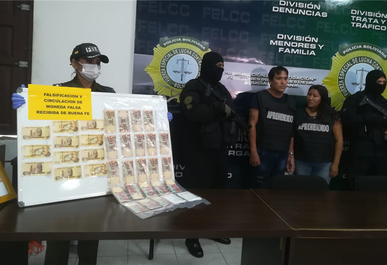 La Felcc presentó a los delincuentes que pretendían hacer circular el dinero falso en Bolivia. Foto. EL DEBER