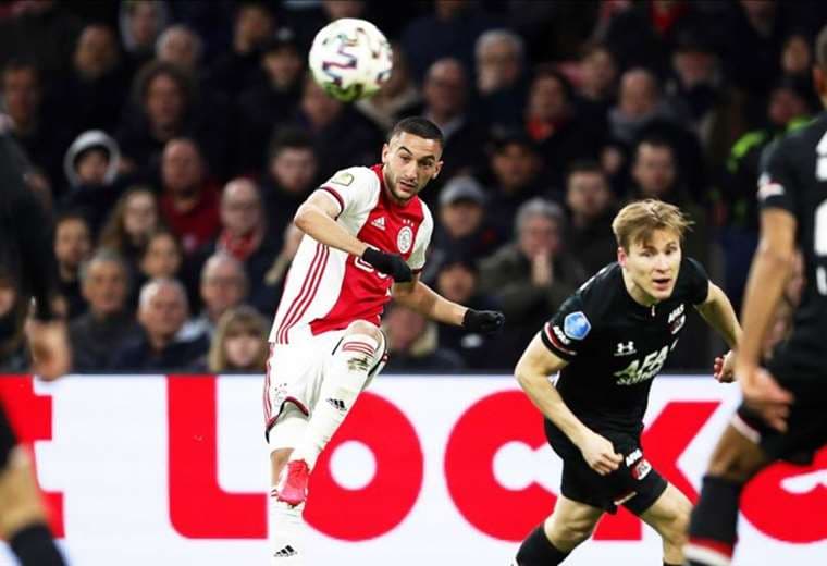 El Ajax y el AZ lideran el campeonato holandés con 56 puntos en 25 juegos. Foto: Internet