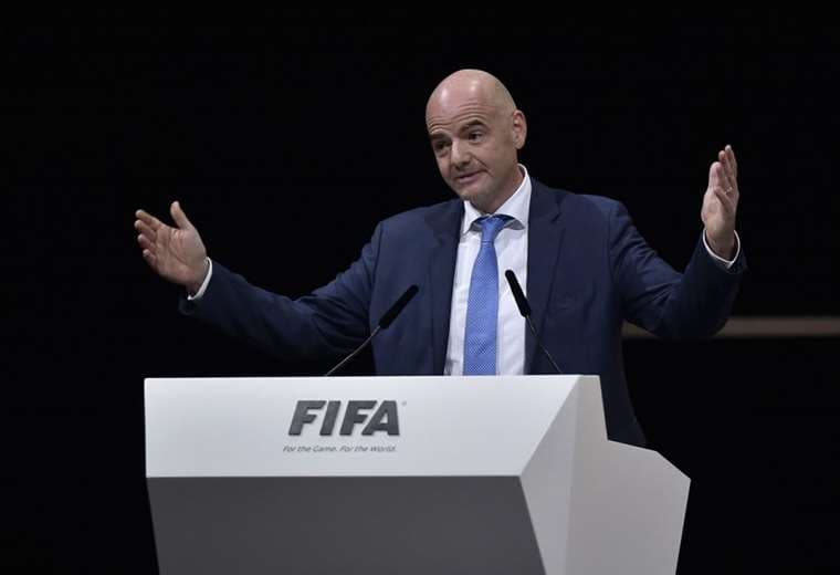 Gianni Infantino, presidente de la FIFA, decidió actuar rápido ante la crisis. Foto: Internet