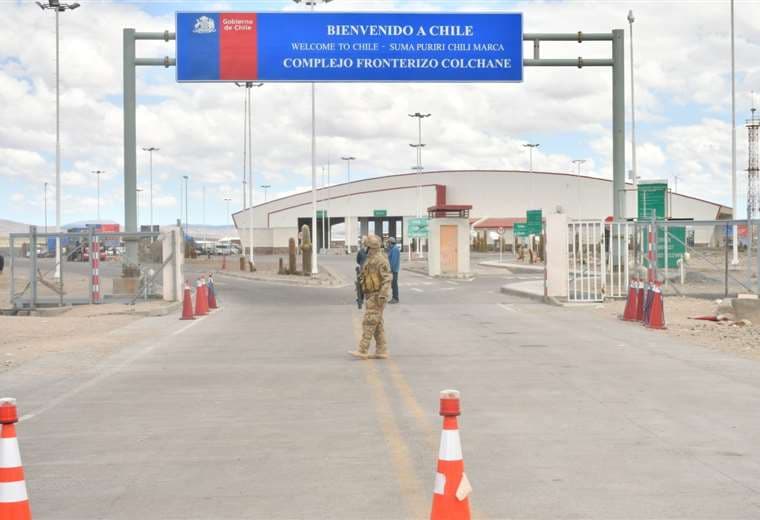 Militares bolivianos custodian las fronteras por la cuarentena total por coronavirus. Foto> APG