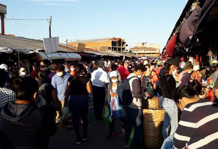 El mercado de la avenida Barrientos fue uno de los más concurridos. (Foto: Demetrio Jiménez)