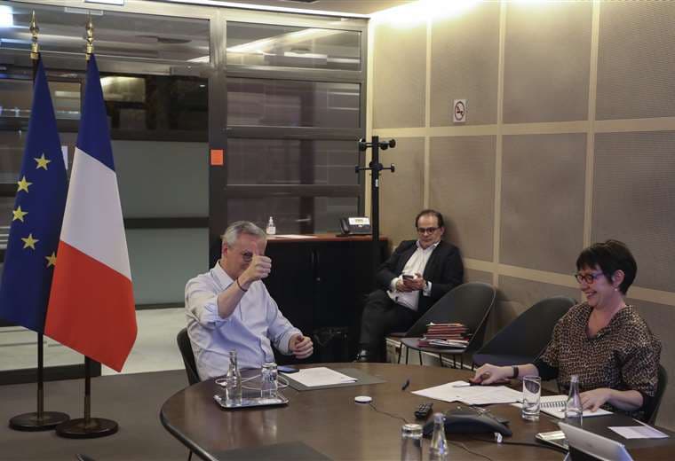 El ministro de Finanzas francés, Bruno Le Maire da el visto bueno al acuerdo. Foto AFP