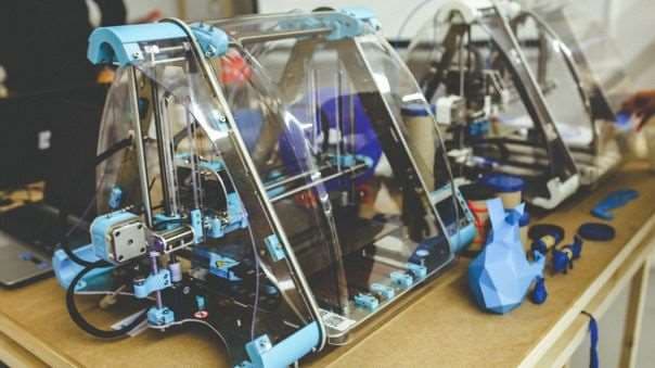 La impresión 3D está ayudando a combatir el coronavirus. Foto AFP