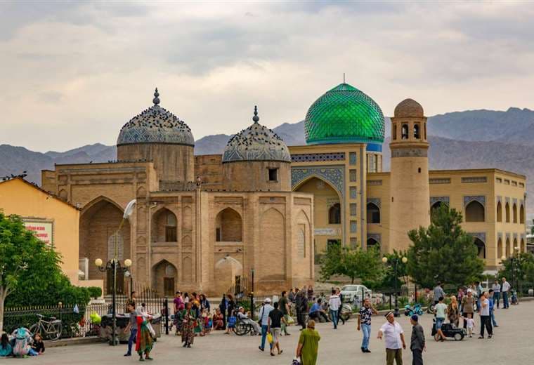 Plaza de Registan, en la ciudad de Juyand (Tayikistán). Foto Internet