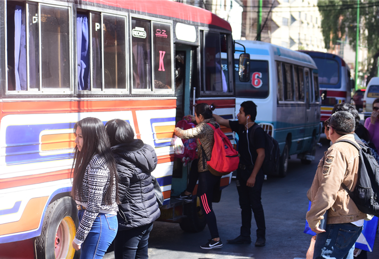 El transporte se alista para volver en Cochabamba. Foto. Archivo 