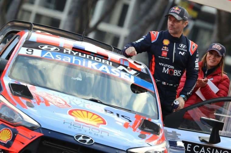 El piloto francés Sebastien Loeb, de Toyota, en el podio después del 88º Rally de Montecarlo, la carrera inaugural del Campeonato Mundial de Rally FIA 2020 (WRC), en Mónaco, el 26 de enero de 2020. Foto: AFP
