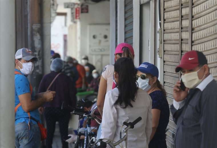 Los rechazados 'alimentan' las aglomeraciones que el Gobierno pide evitar. Foto: Ipa Ibáñez