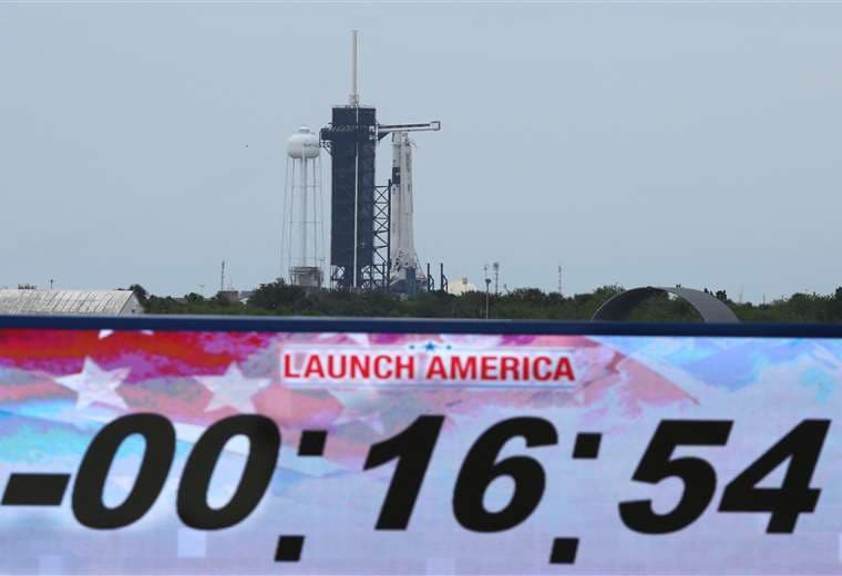 Fue aplazado el primer vuelo tripulado de SpaceX. Foto AFP