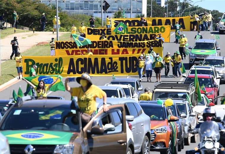 Partidarios de Bolsonaro marcharon esta tarde en Brasilia. Foto AFP