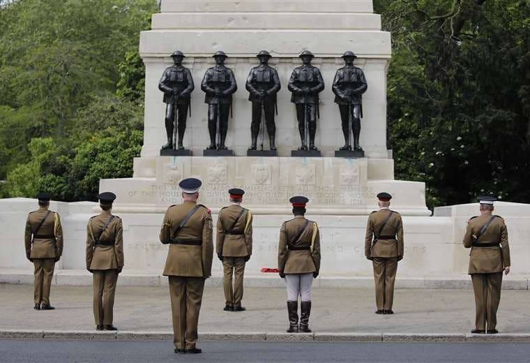 Soldados de la División Hogares participan del homenaje a los 75 años del fin de la Segunda Guerra Mundial en Londres. Foto AFP