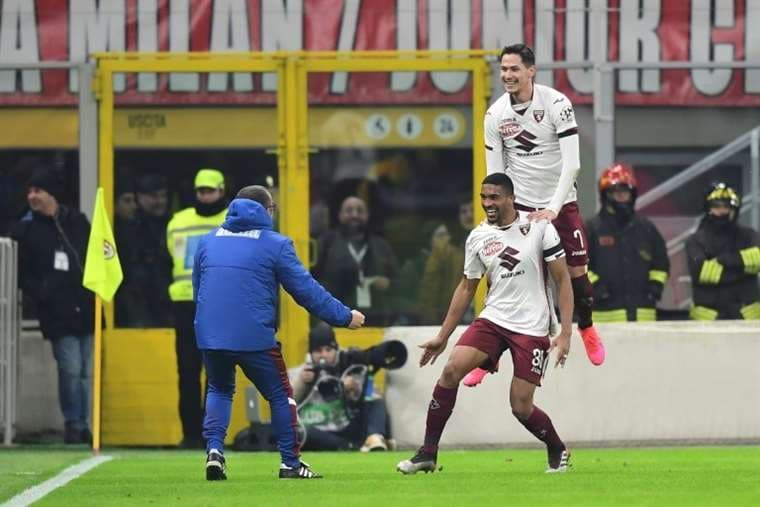 El defensa central brasileño del Torino, Bremer (C), celebra un gol sobre el AC Milan, durante un partido de Copa Italia jugado el 28 de enero de 2020 en el estadio San Siro de Milán. Foto: AFP