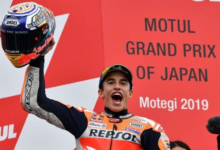 El piloto español Marc Márquez celebra su victoria en el último Gran Premio de Japón de MotoGP, el 20 de octubre de 2019 en el circuito de Motegi. Foto: AFP