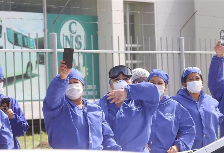 Los trabajadores de la Caja Nacional de Salud se niegan a retornar a su trabajo sin pruebas sobre negatividad del Covid-9/Foto: Jorge Uechi