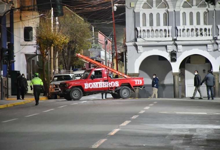Los bomberos apoyaron los controles en Oruro. Foto Emilio Huascar 