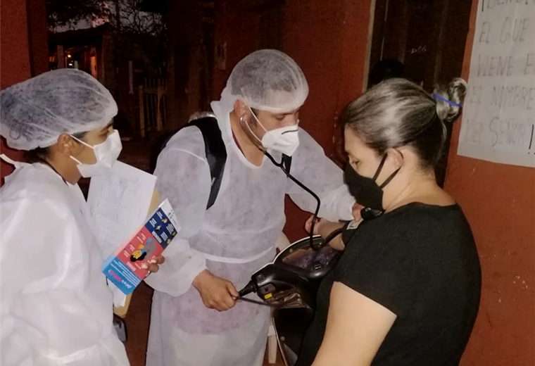 Personal sanitario visita las viviendas benianas con el objetivo de detectar casos sospechosos de Covid-19.