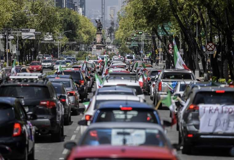 La caravana en el centro de la Ciudad de México. Foto AFP