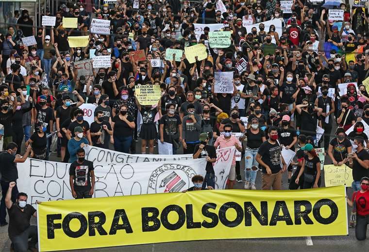 Una protesta contra Bolsonaro en Manaos el martes. Foto AFP