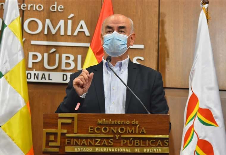 El Ministro de Economía, José Luis Parada, anunció el fondo para aliviar la iliquidez en los municipios /Foto: APG Noticias  