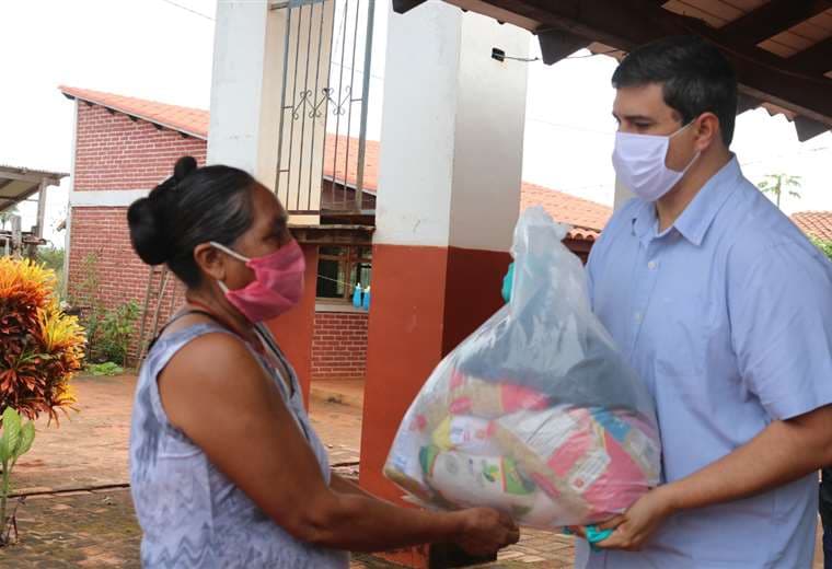 La entrega de alimentos se realizó en distintos barrios. Foto Carlos Quinquiví