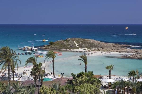 Chipre se compromete a cubrir los gastos de los turistas que se contagien de coronavirus 