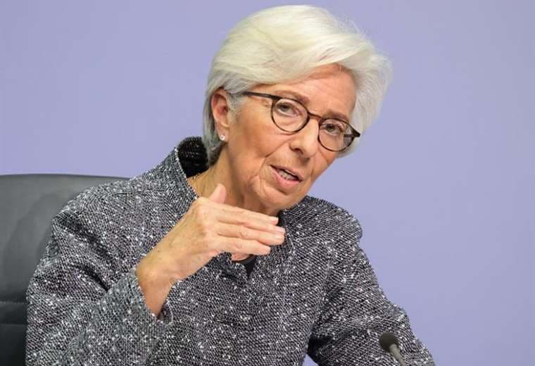 Lagarde insta a reforzar el euro