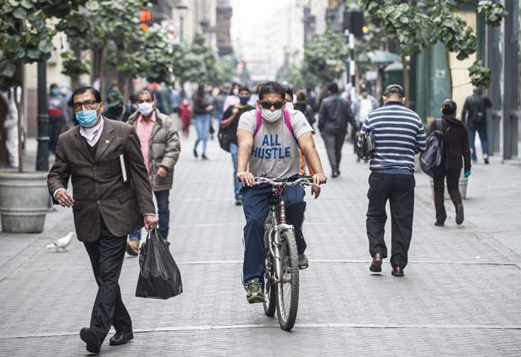 Una calle peatonal de Lima que fue reabierta a la circulación. Foto AFP