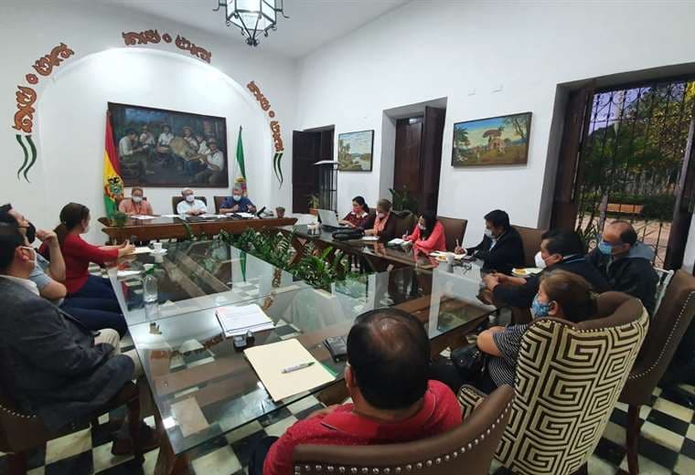 Los alcaldes y representantes de los siete municipios aledaños a la capital se reunieron hoy para activar la ley. Foto: Alcaldía de Santa Cruz de la Sierra