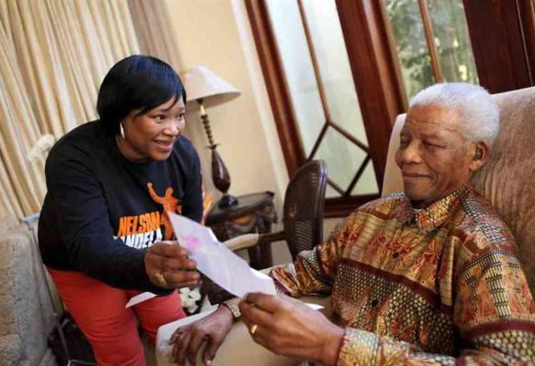 Foto de archivo de Nelson Mandela con su hija menor. Foto Internet