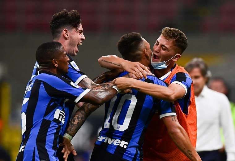 Las felicitaciones son para Lautaro Martínez (10), que hizo este lunes el tercer gol del Inter sobre Torino. Foto: AFP