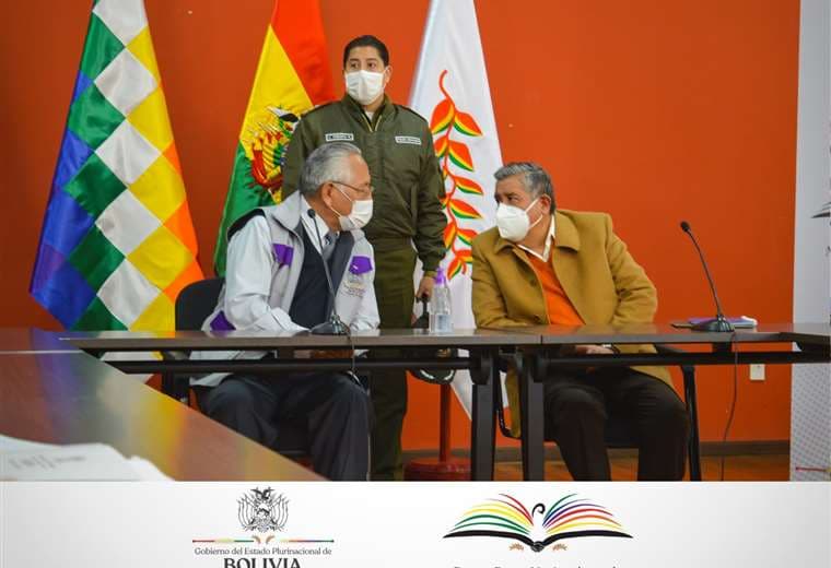 Víctor Hugo Cárdenas, Ministro de Educación, Cultura y Deportes, volvió a reunirse este miércoles con César Salinas, presidente de la FBF. Foto: Ministerio de Educación, Cultura y Deportes
