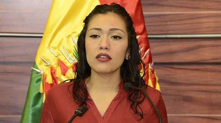 Adriana Salvatierra critica la decisión del TSE de modificar la fecha sin consultar a la Asamblea Legislativa