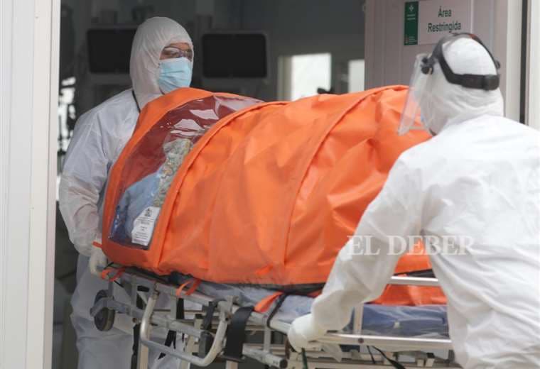 Un paciente con Covid-19 llega al domo 1/Foto: Fuad Landívar
