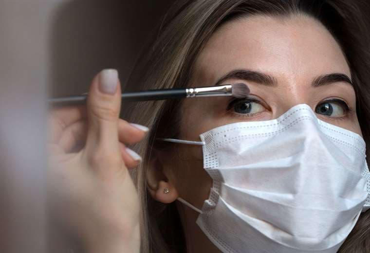 No hay estudios científicos que prueben infección de virus por los maquillajes, pero se debe tener cuidado
