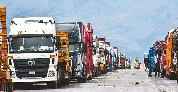 En junio, los transportistas bolivianos se quejaron la falta de celeridad en los proceso de desaduanización de mercancías en la frontera /Foto: APG Noticias   