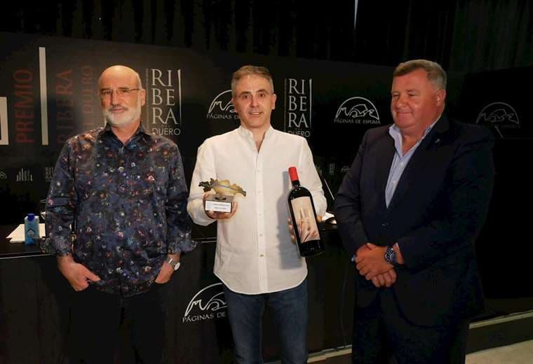 Luján (centro) recibió el VI Premio Internacional Ribera del Duero en Madrid 